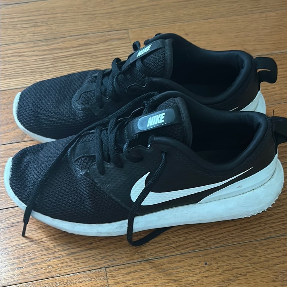 Nike Kids Black and White golf shoes